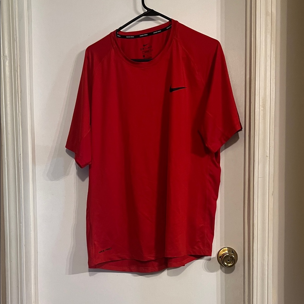 Nike Men's Red Short Sleeve Tee